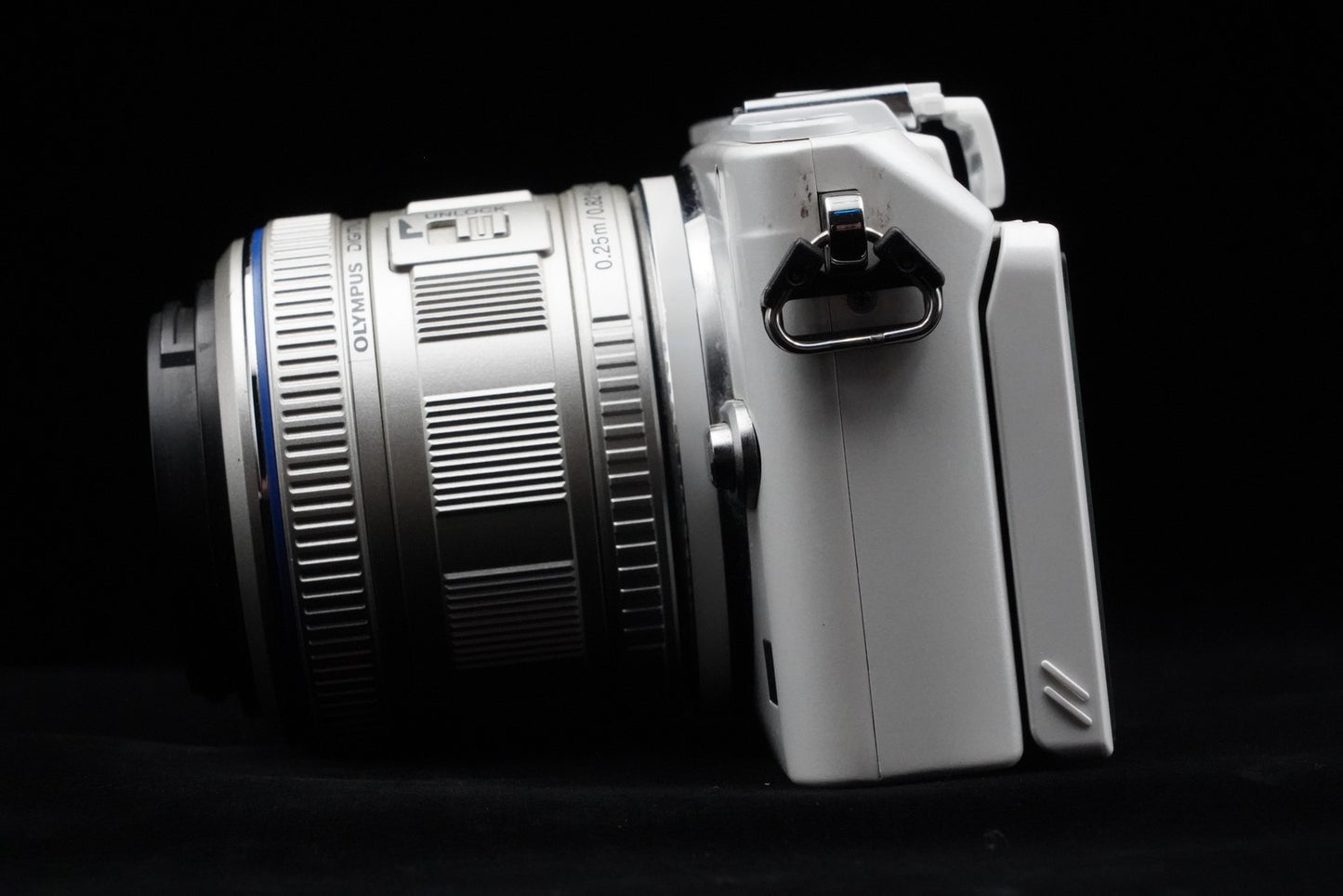 Olympus Pen Lite E-PL6 16.0MP Body White with Lens US Duty Paid 10225