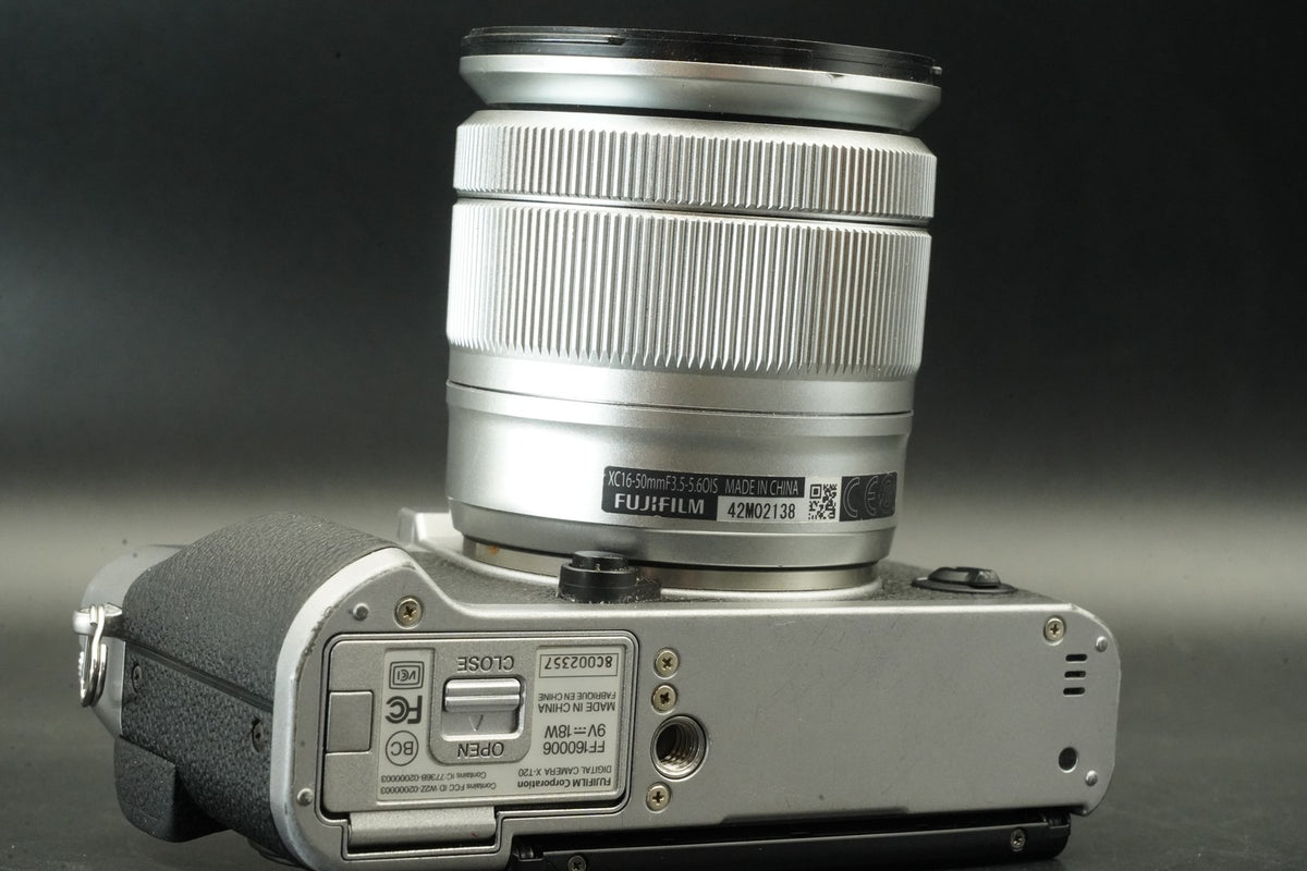 Fujifilm X-T20 Digital Camera w/ XC 16-50mm Lens Silver -13576 cuts- #12477