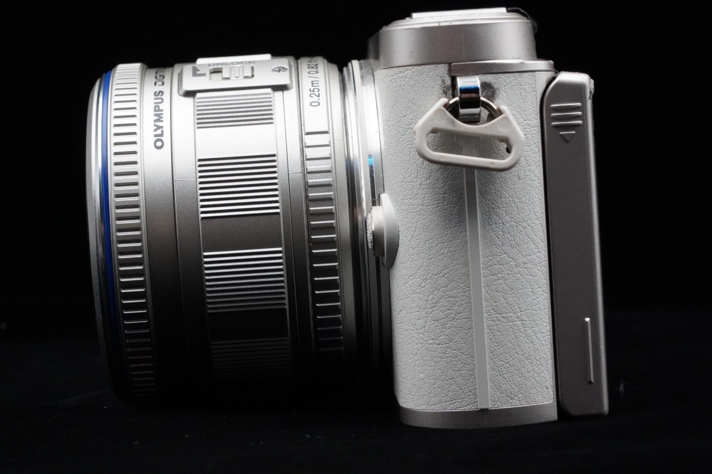 Olympus PEN E-PL10 Digital Camera 14-42mm Lens White US DUTY PAID 9972