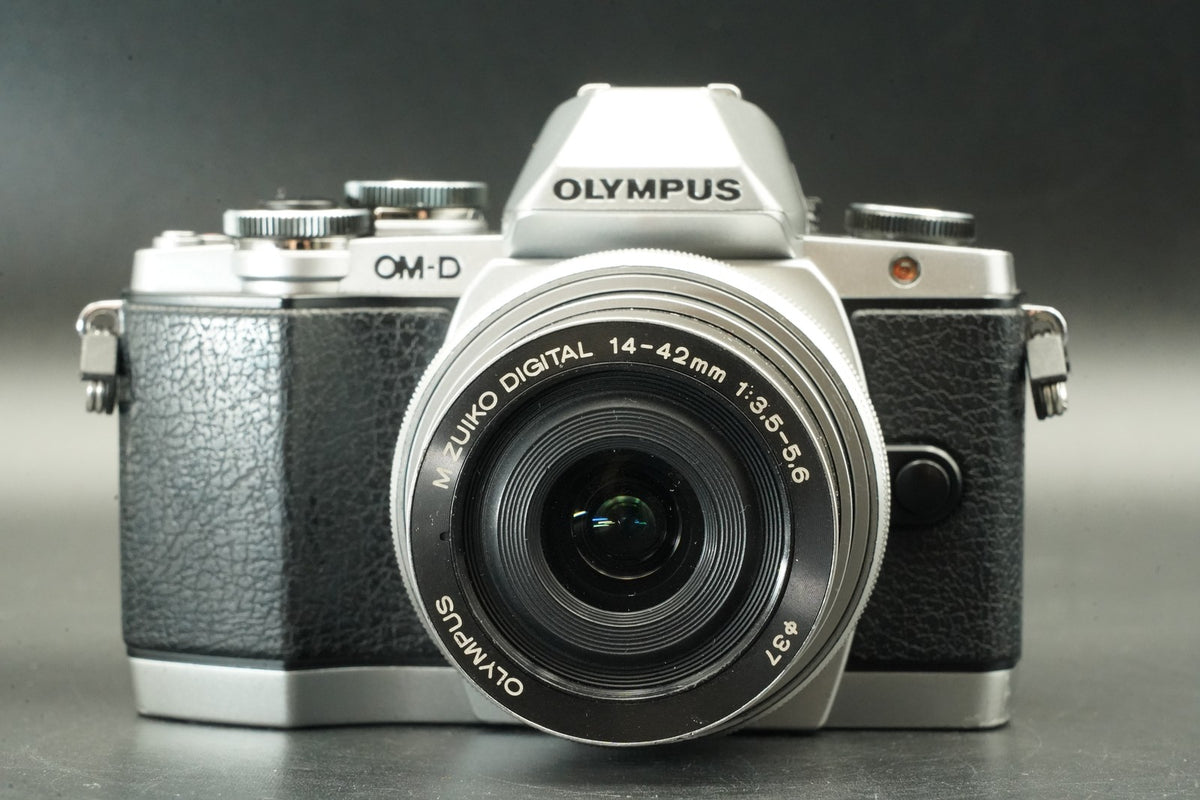 Olympus OM-D E-M10 16.1MP Camera Silver + 14-42mm EZ Lens #11876