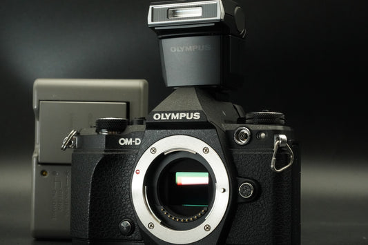 Olympus OM-D E-M5 Mark II 16.1MP Digital SLR Camera Black -10687 cuts- #11902