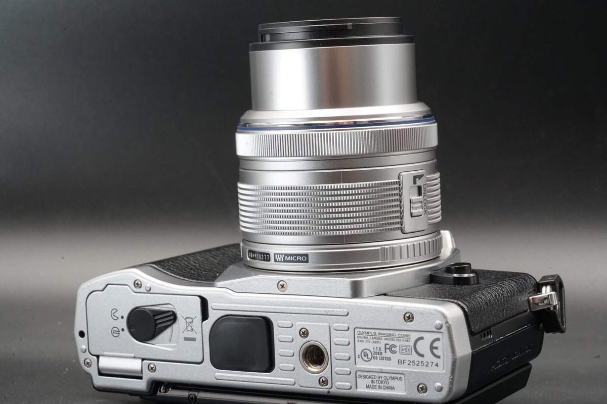 Olympus E-M5 Mirrorless Digital Camera w/ 2 Lenses Silver #11366
