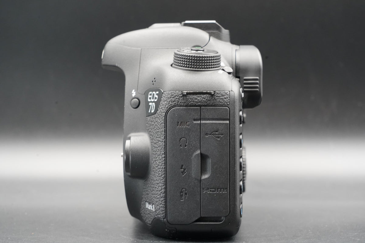 Canon EOS 7D Mark II DSLR Digital SLR Video Camera #11783