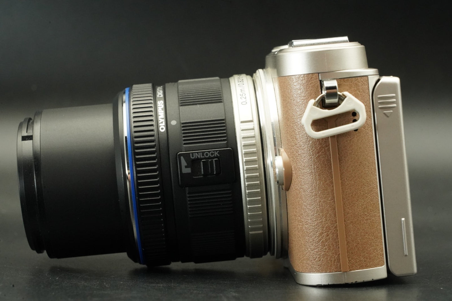 2156 cuts! OLYMPUS PEN E-PL9 Digital Camera w/ 2 Lens Brown US DUTY PAID 11572
