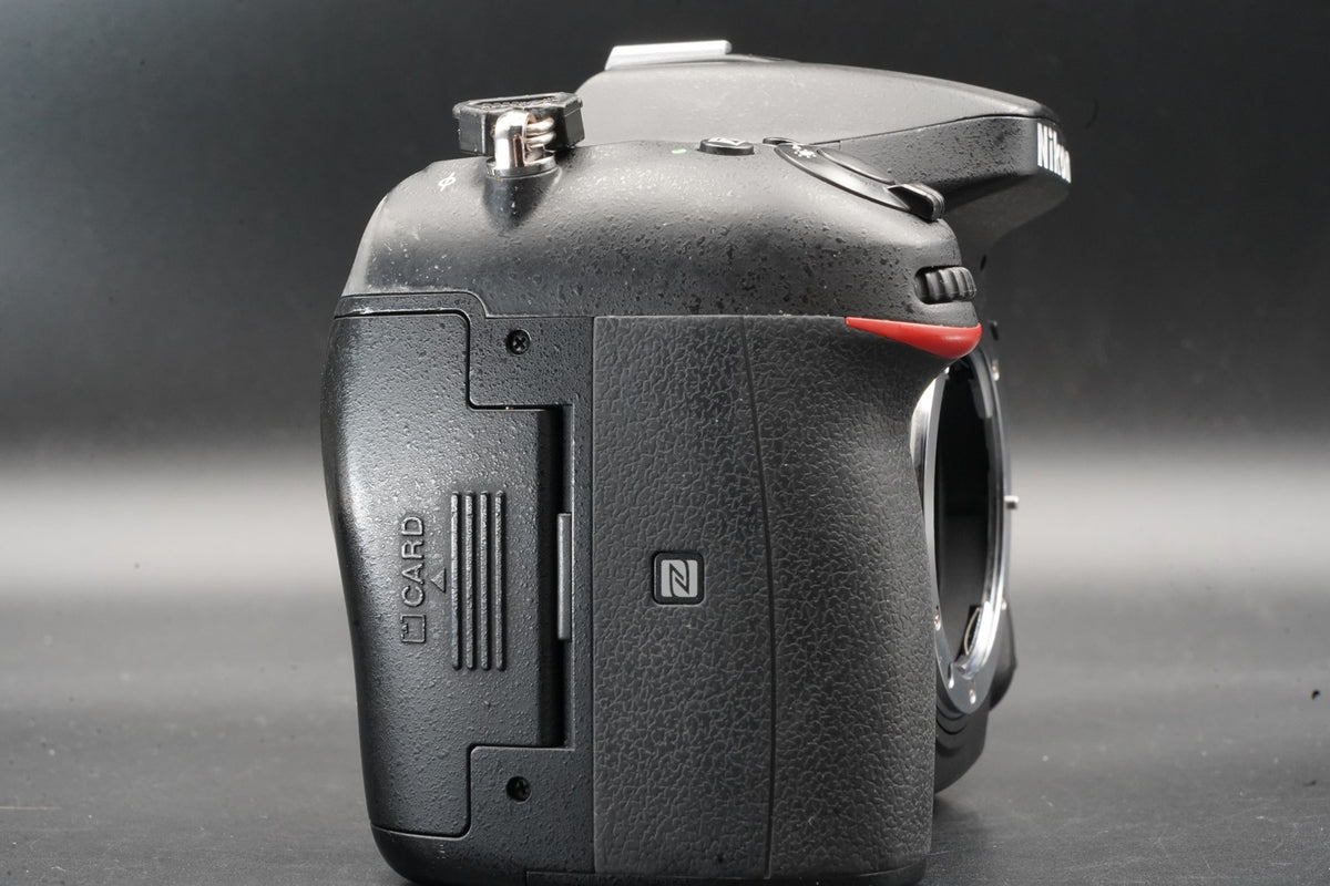 Nikon D7200 24.2 MP Digital SLR Camera Body Only US STOCK #11472