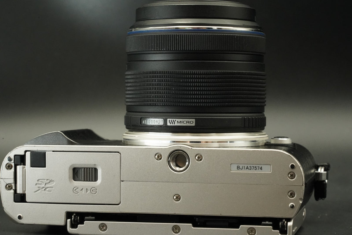OLYMPUS PEN E-PL9 16.1MP Digitalkamera mit 2 Objektiven Silber -9536...