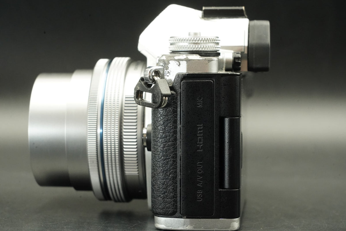 Olympus OM-D E-M5 Mark II w/ 14-42mm + 40-150mm Lens Black -65274 cuts- #12555