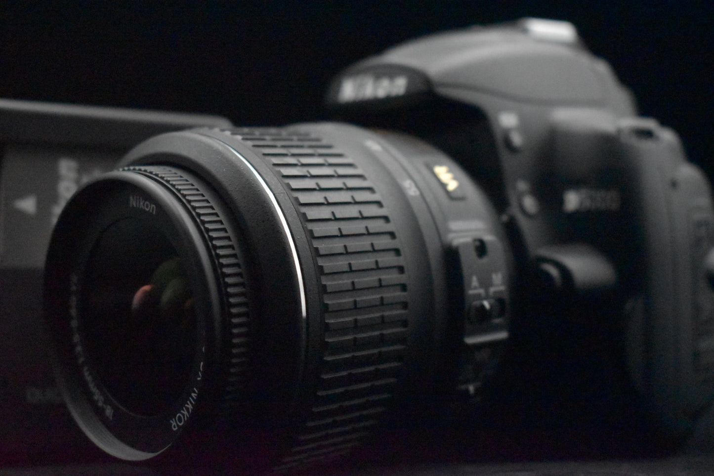 Nikon D5000 Digital SLR Camera 12.3MP w/ Lens From Japan US Duty Paid R0363