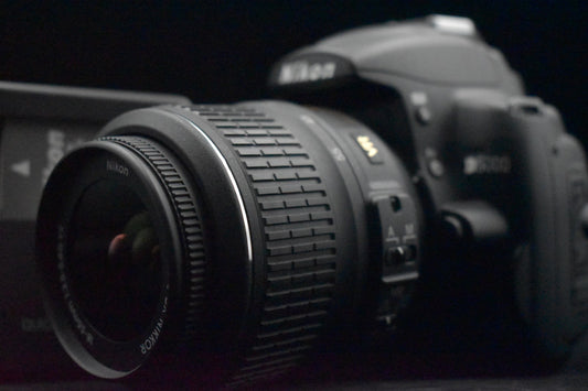 Nikon D5000 Digital SLR Camera 12.3MP w/ Lens From Japan US Duty Paid R0363