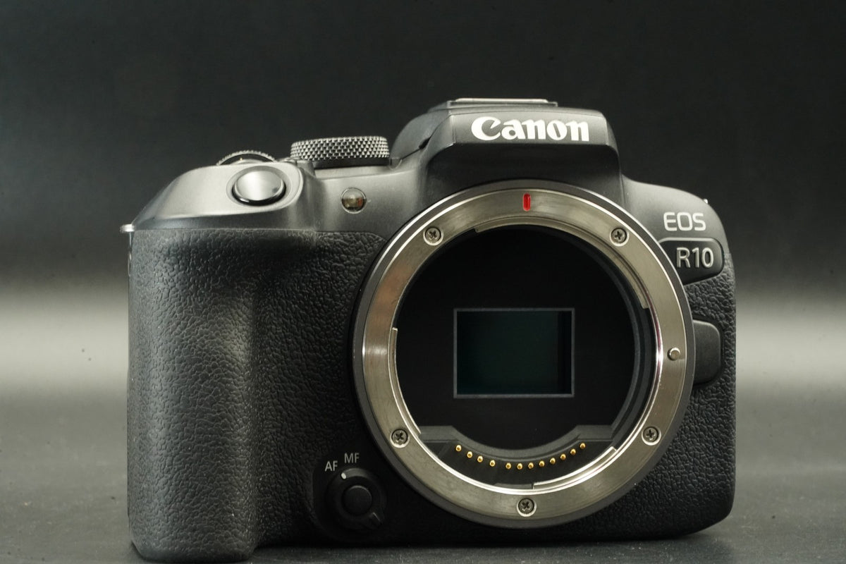 Canon EOS R10 Black APS-C Mirrorless Digital Camera -186000 cuts- #12067