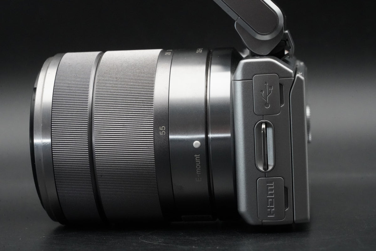 Sony NEX-5 Camera Bundle with 2 Lens Silver -539 cuts- #11059