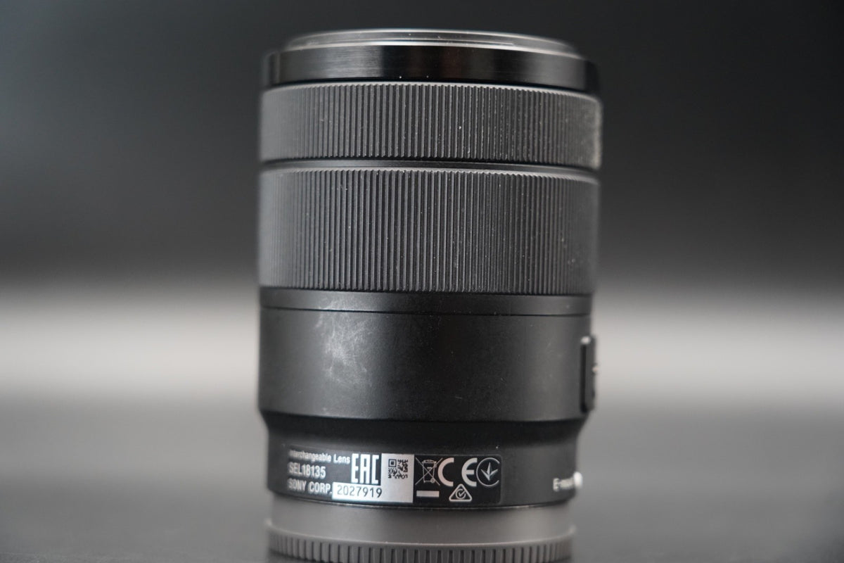 Lente Sony E 18-135 mm F/3,5-5,6 OSS SEL18135 #11449
