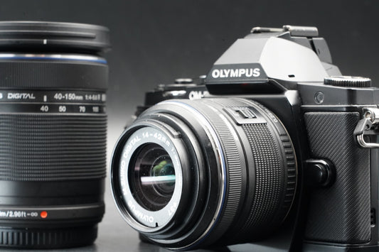 Olympus E-M5 Mirrorless Digital Camera w/ 2 Lenses Black #11114