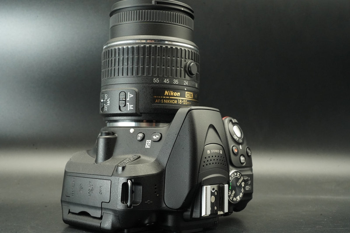 Appareil photo numérique reflex numérique Nikon D5300 avec objectifs AF-S...
