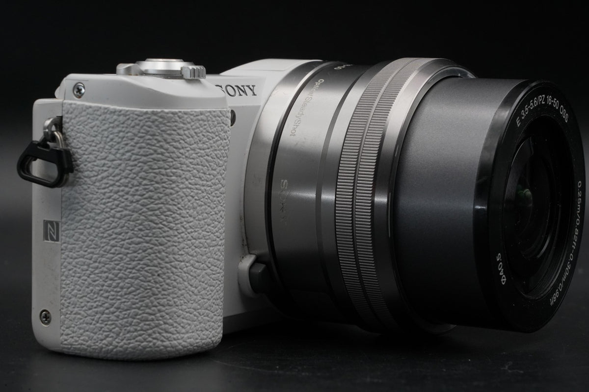 Sony a5100 Mirrorless Digital Camera White -12191 cuts- US STOCK #11201