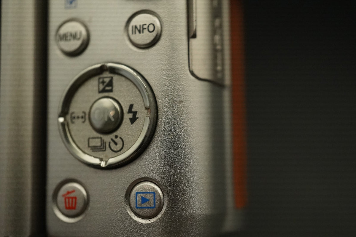 Olympus E-PL8 marrone con 2 obiettivi fotocamera digitale mirrorless US STOCK...