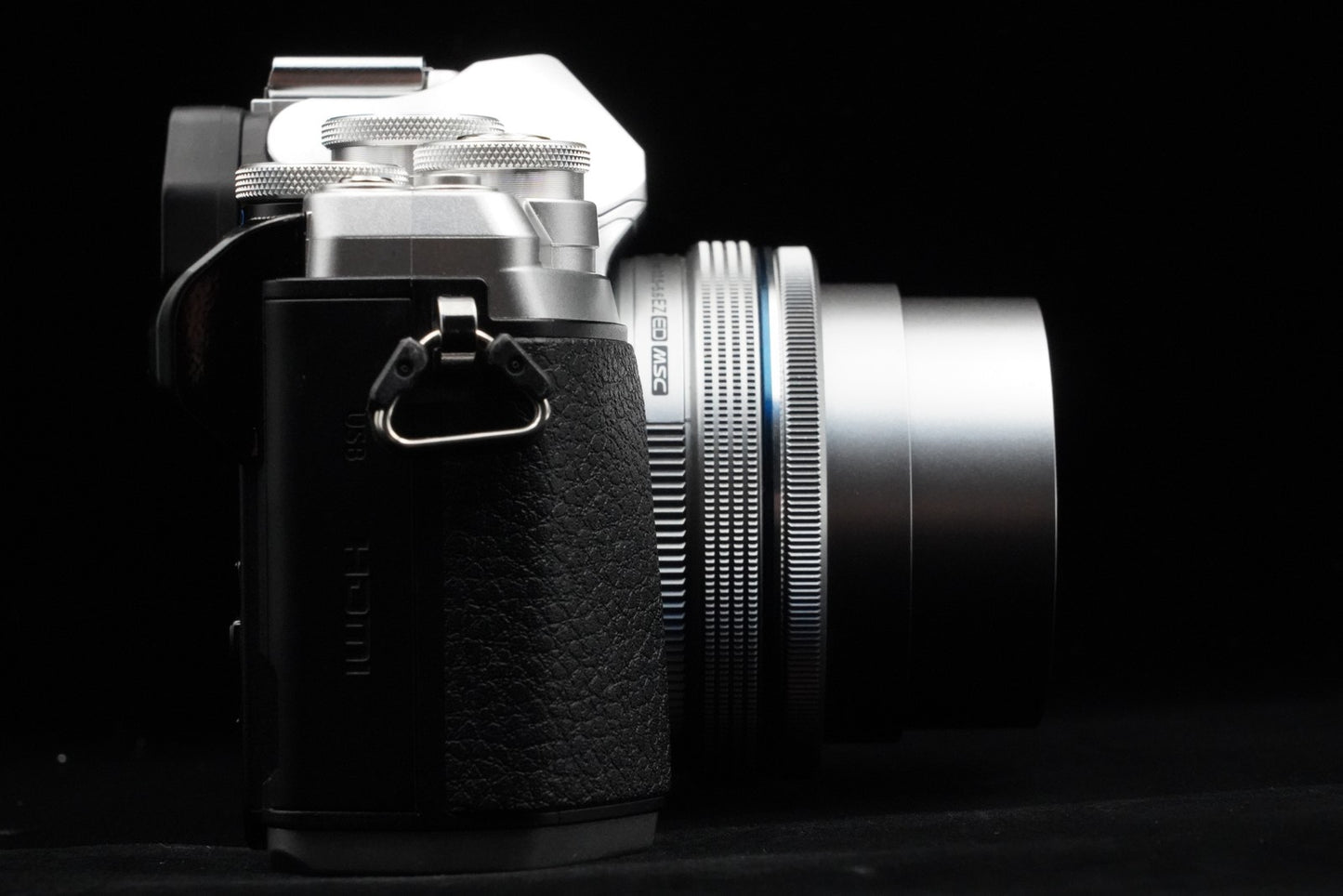 Olympus OM-D E-M10 Mark III Silver w/ 14-42mm + 40-150mm Lens Silver 10287