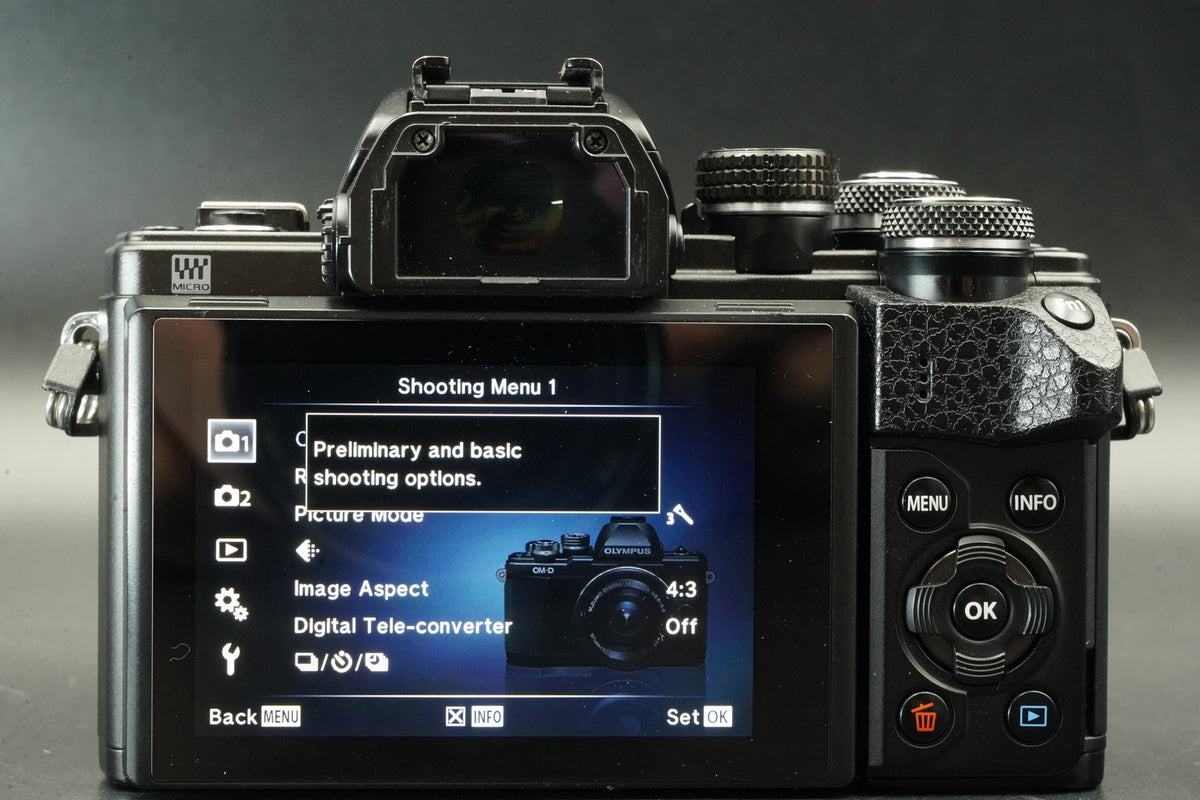 Olympus OM-D E-M10 Mark II Digital Camera Black w/ 2 Lens -19770 cuts- #11815