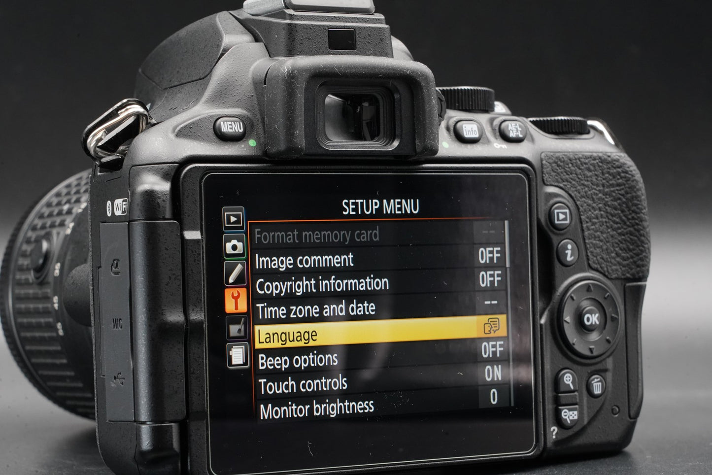 3604 cuts!! Nikon D5600 DSLR Digital Camera with 2 Lenses 11117
