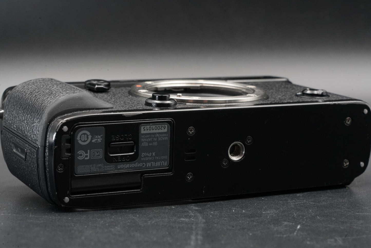 Fujifilm X-Pro2 24.3MP Mirrorless Digital Camera Body Black -332 cuts- #11085