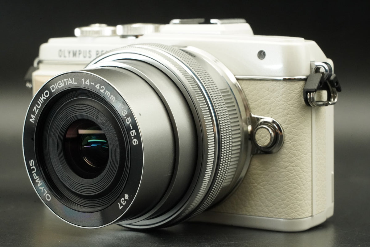 Olympus PEN E-PL7 Digital Camera White with 2 Lenses -4410 cut- US STOCK #12132