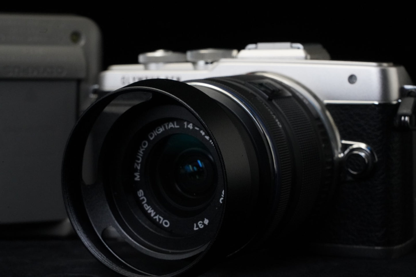 Olympus PEN E-PL7 Digital Camera Silver with 14-42mm Lens US Duty Paid 10151