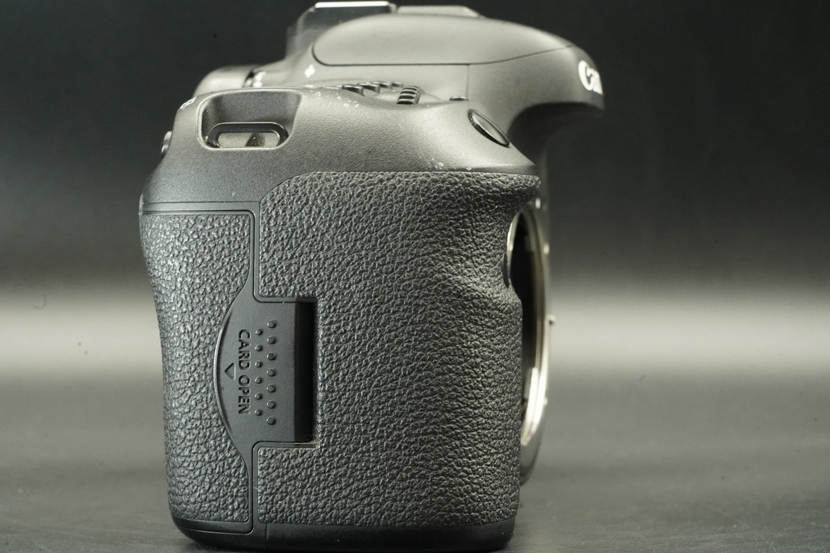 Canon EOS 7D Mark II DSLR Digital SLR Video Camera Used #12396