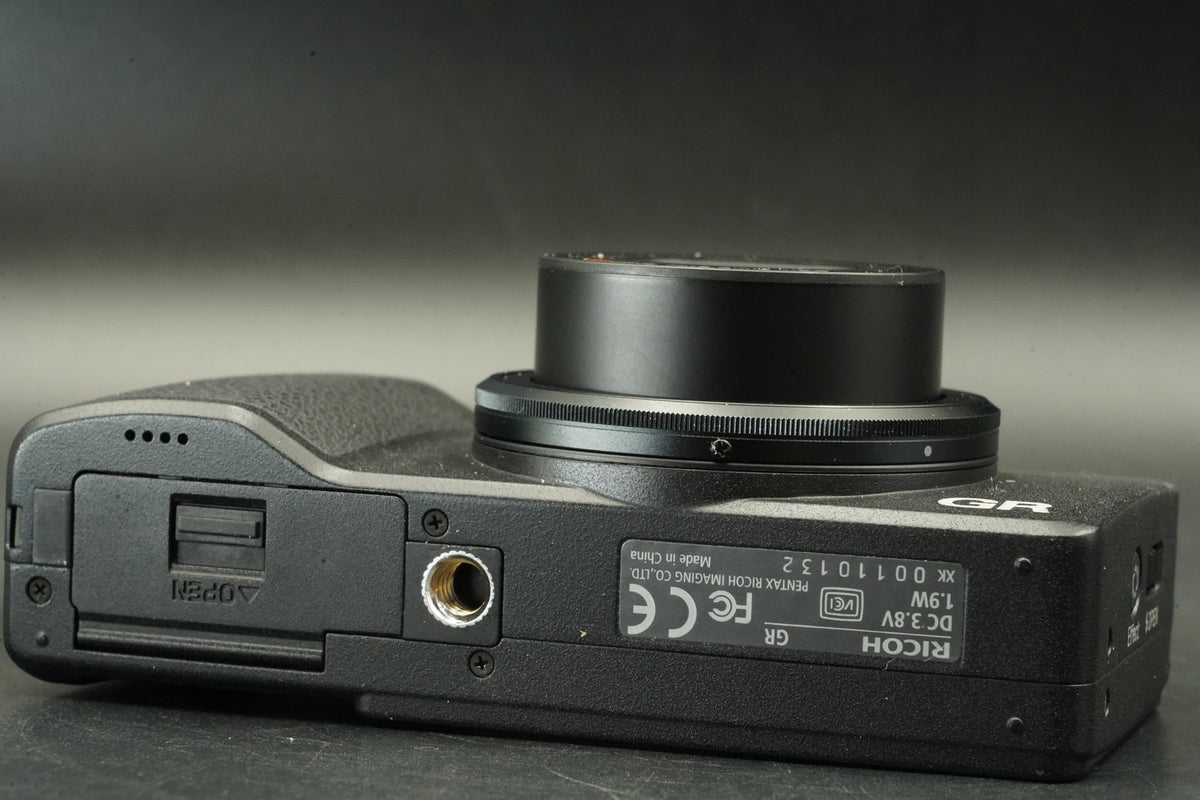 RICOH GR 16.2MP Digital Compact Camera Black -0 cut ?- #12280