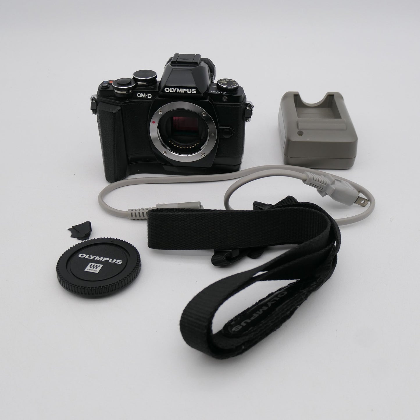 [US Duty Paid] Olympus OM-D E-M10 16.1MP Digital SLR Camera Black Japan R0063