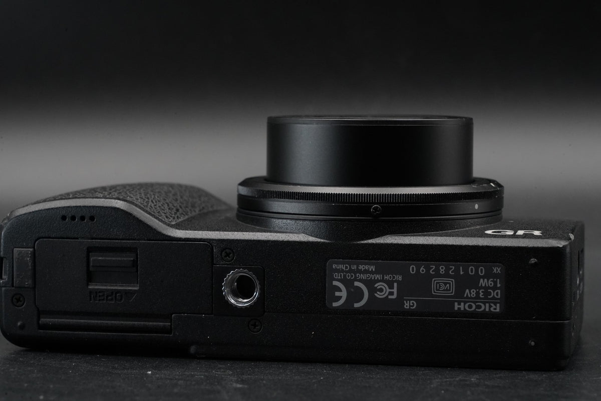 RICOH GR 16.2MP Digital Compact Camera Black -6362 cuts- #11187
