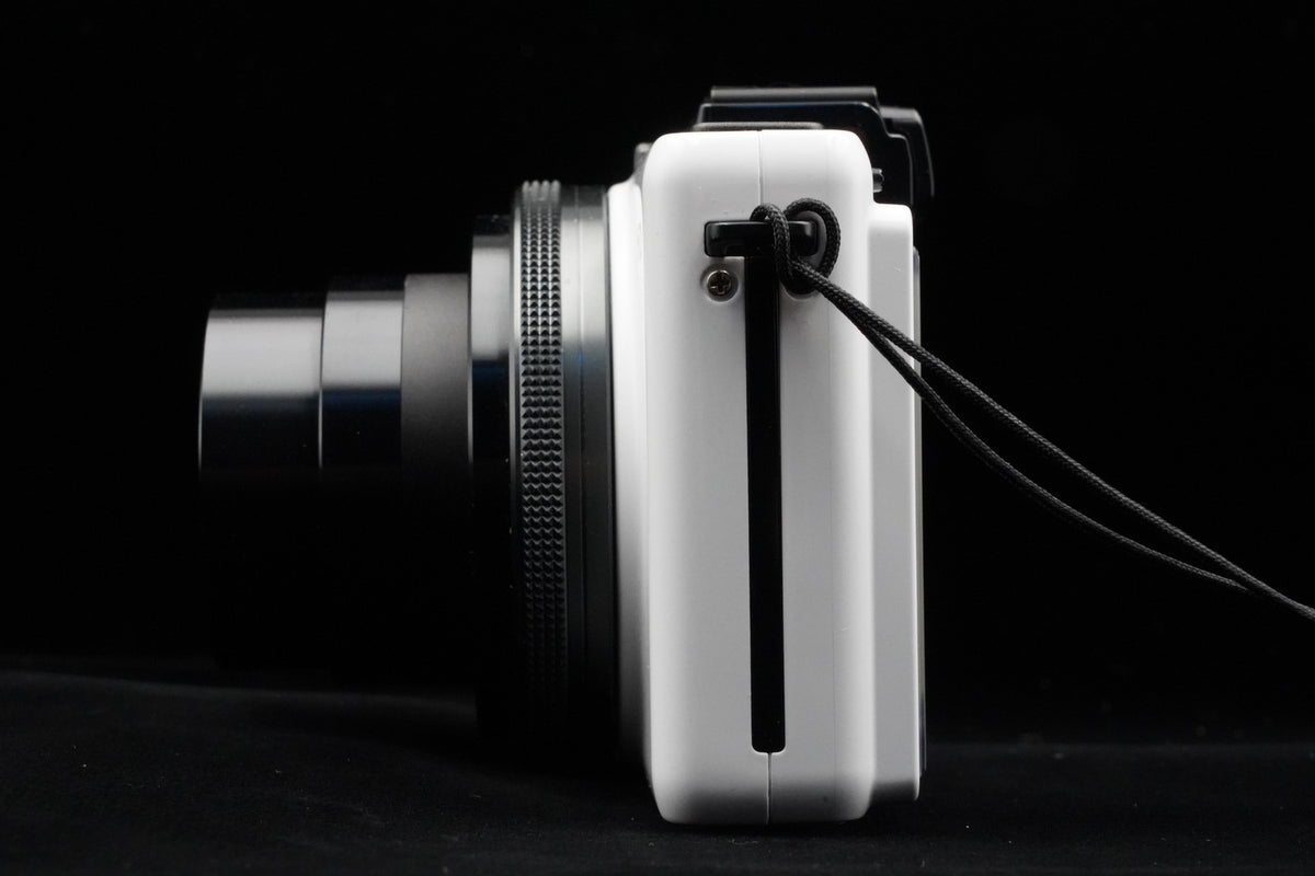 Olympus STYLUS XZ-1 Point and Shoot Digital Camera White US STOCK #10164