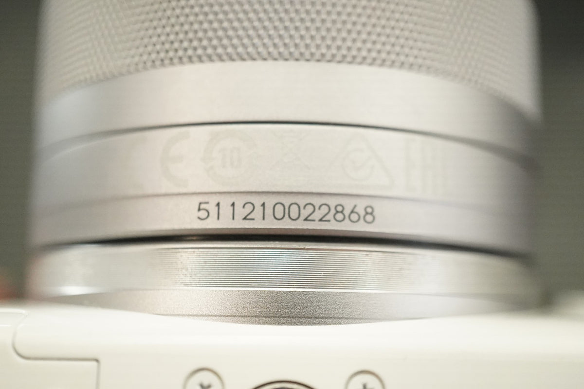 Canon EOS M10 Spiegellose Digitalkamera Weiß mit 15-45mm Objektiv #11944