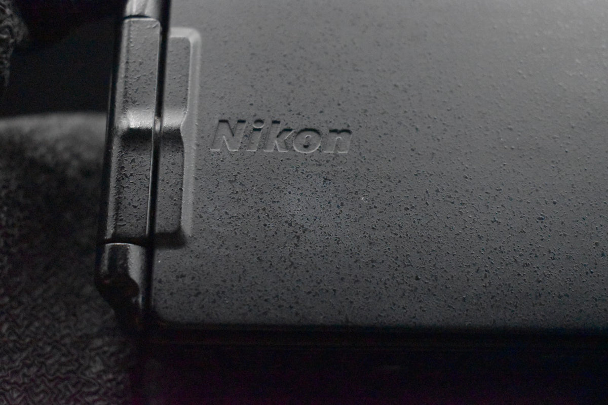 [US VERZOLLT] Nikon D5600 DSLR-Kamera mit 18-55 mm VR-Objektiv Kit 24,2 MP 9262