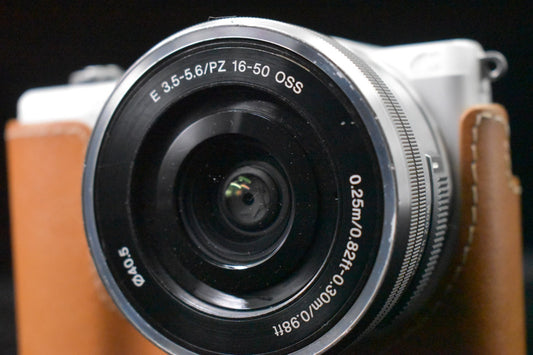 [US Duty Paid] Sony Alpha a5000 Mirrorless Digital Camera with Lens Silver 8399