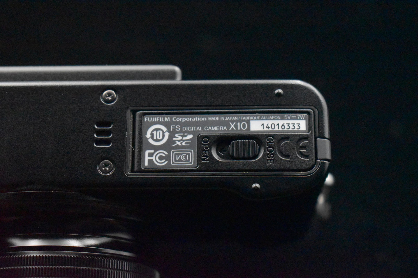 [US Duty Paid] Fujifilm X10 Black pPoint and Shoot Compact Digital Camera 9325
