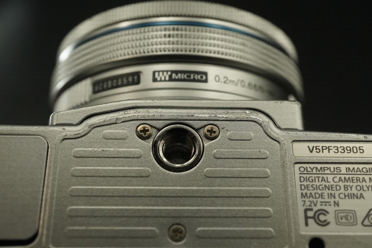Olympus OM-D E-M10 16.1MP Camera Silver + 14-42mm EZ Lens #11876