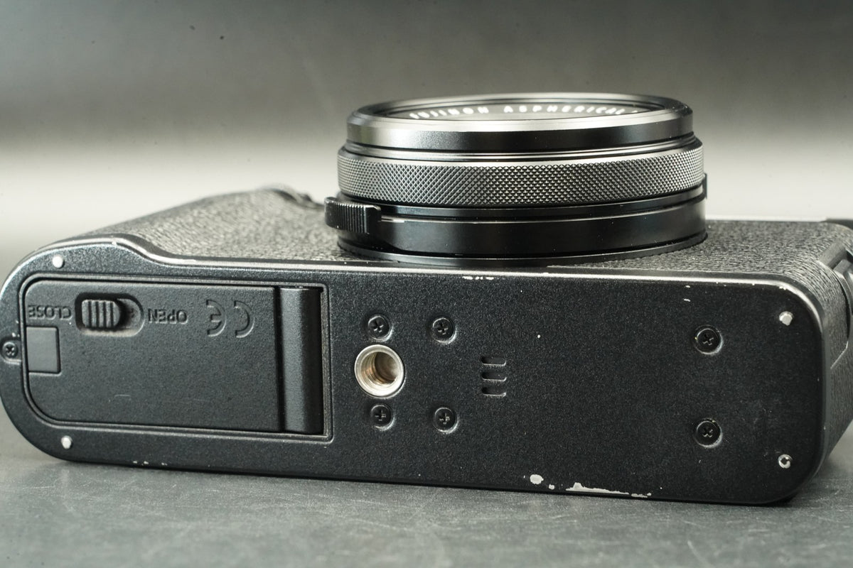 Fujifilm X100F 24.3MP Digital Camera Black -7500 cuts- US STOCK #12241