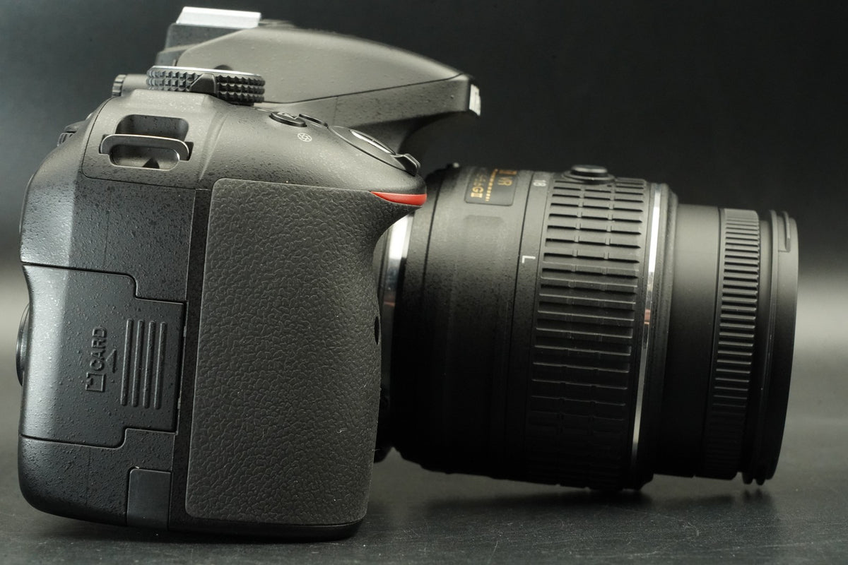 Nikon D5300 DSLR Digitalkamera mit AF-S 18-55mm Objektiven -5027 Schnitte-...