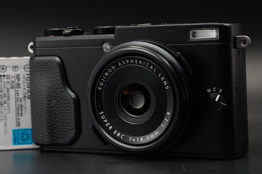 Fujifilm Fuji X70 X 70 Black 16.3MP Digital Camera US DUTY PAID 10536