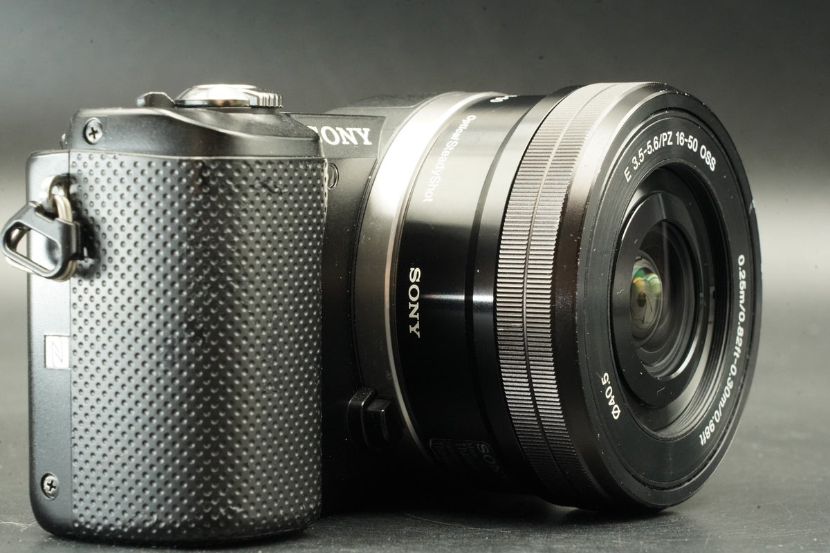 Sony Alpha a5000 Digital Camera with Lens Black -19709 cuts- US STOCK #11990
