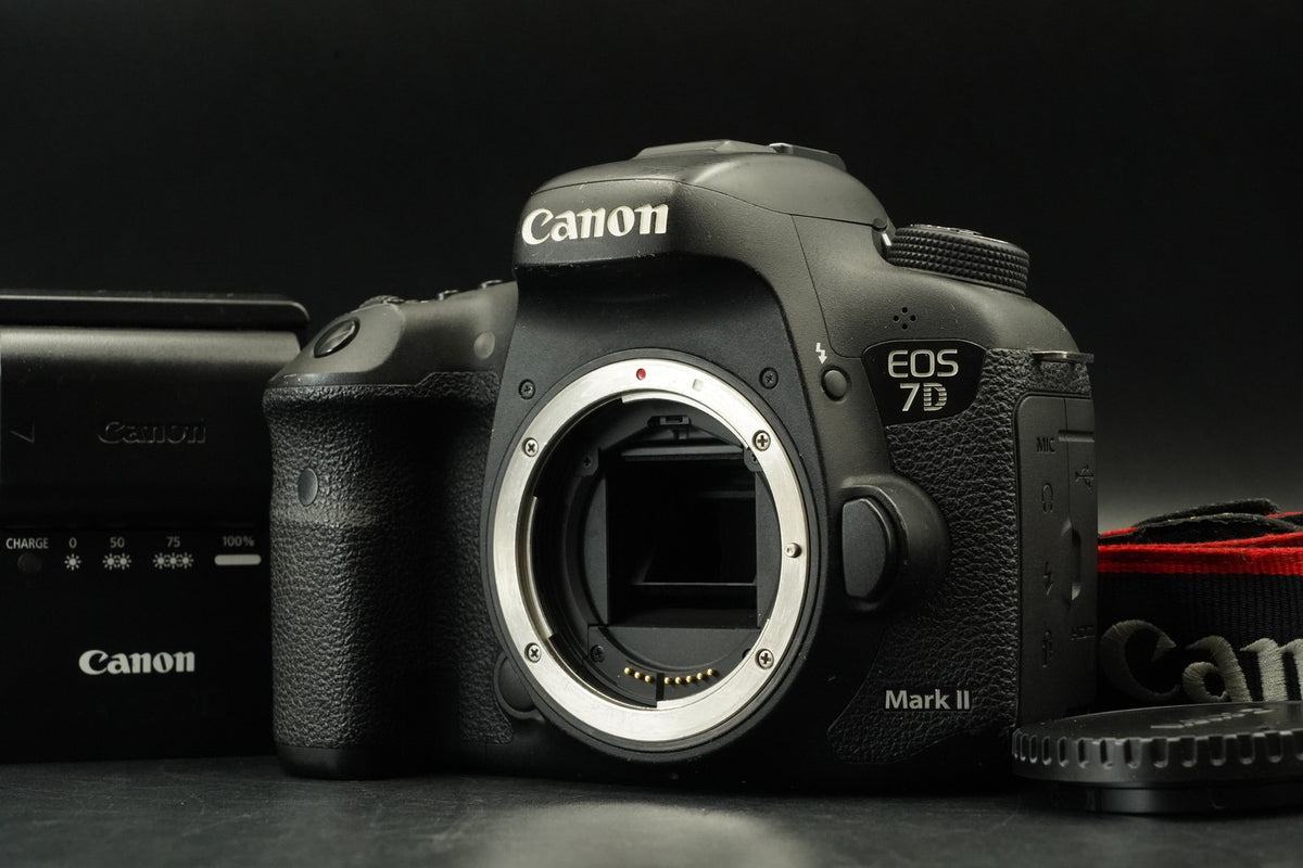Canon EOS 7D Mark II DSLR Digital SLR Video Camera Used #12397