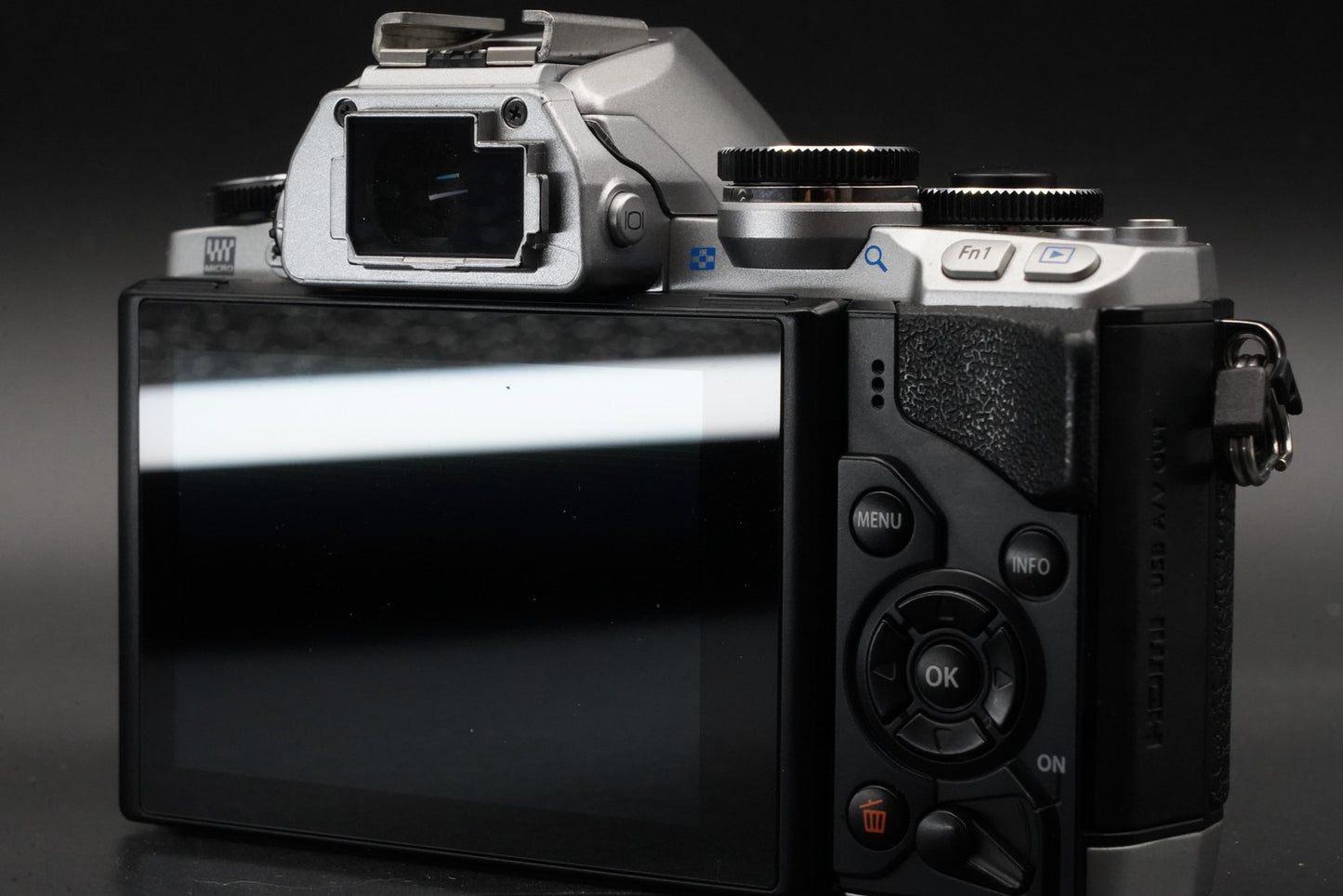 1849 cuts! Olympus OM-D E-M10 Mirrorless Camera + 14-42mm 40-150mm 10956