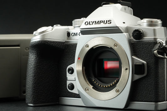 Olympus OM-D E-M1 Digital Camera Silver Body -8560 cuts- #11470