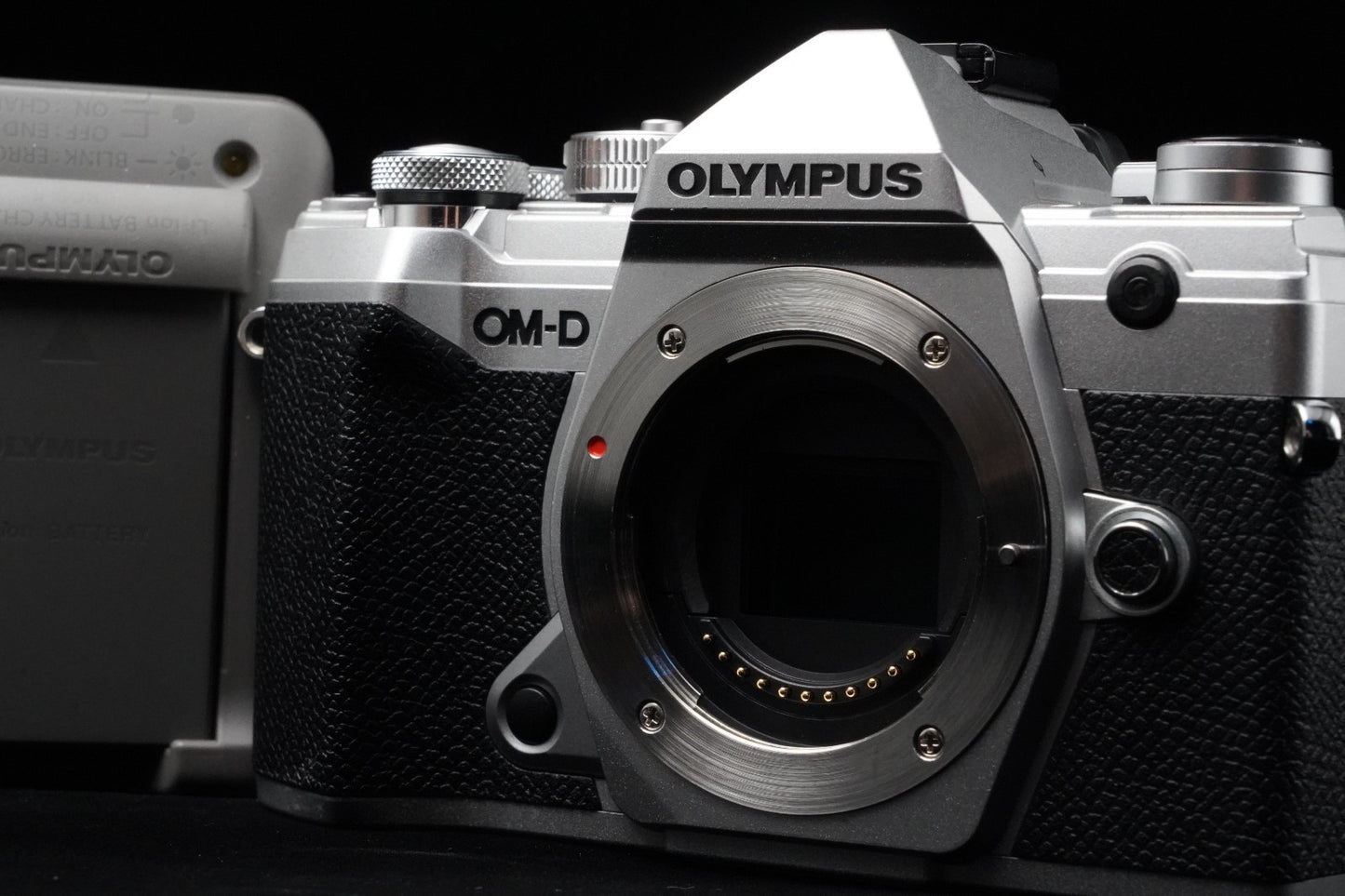 Olympus OM-D E-M5 Mark III 20.4MP Mirrorless Digital Camera US Duty Paid 10188
