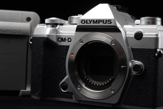 Olympus OM-D E-M5 Mark III 20.4MP Mirrorless Digital Camera US Duty Paid 10188