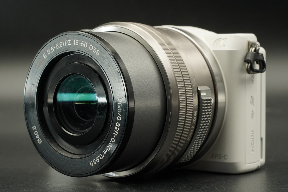 Sony a5000 Mirrorless Digital Camera White with 2 Lenses -11208 cuts- #11484
