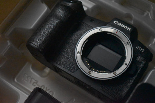 [US Duty Paid] Canon EOS R Full Frame Mirrorless Digital Camera Body 8037