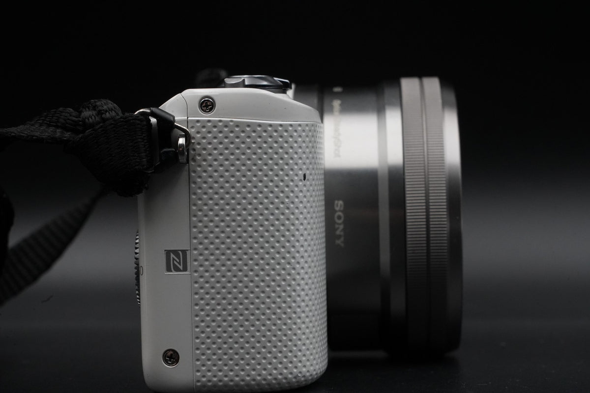 Sony Alpha a5000 Mirrorless Digital Camera White with 2 Lenses #10484