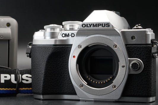 Olympus OM-D E-M10 Mark III Silver Digital Camera Body Only -782 cuts- #11446