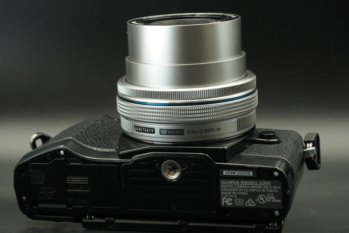Olympus OM-D E-M10 Mirrorless Camera + 14-42mm 40-150mm -2888 cuts- #11793